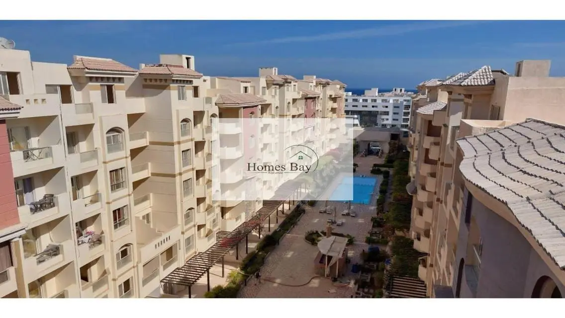شقة فاخرة تطل على البحيرات مع amenities مذهلة