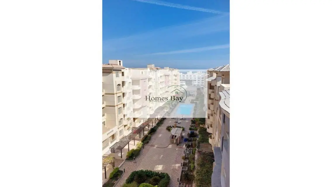 شقة فاخرة تطل على البحيرات مع amenities مذهلة