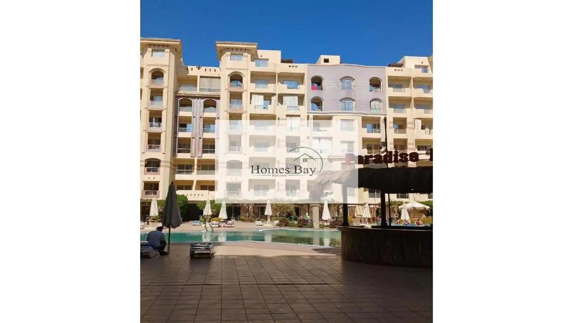 شقة فاخرة تطل على البحيرات مع amenities مذهلة