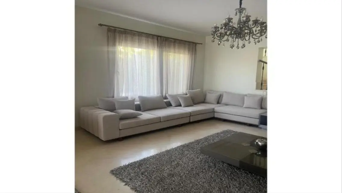 Luxurious Villa with Private Garden and Pool