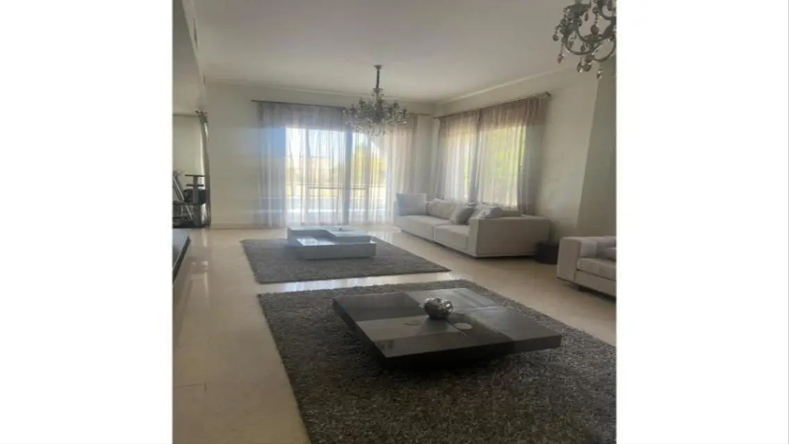 Luxurious Villa with Private Garden and Pool