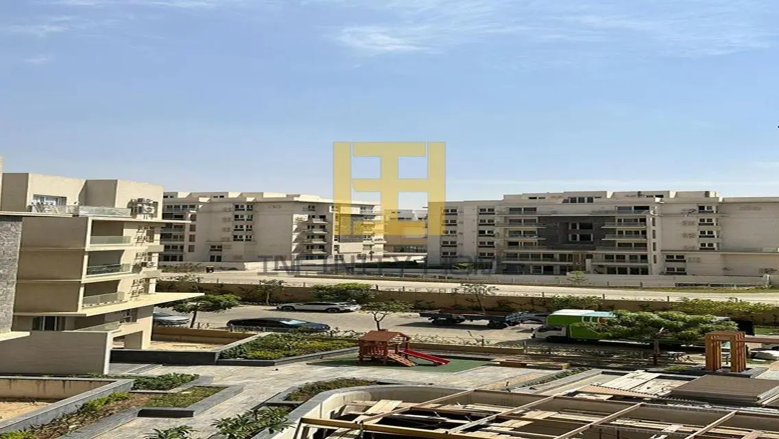 Luxury Apartment Overlooking Main Landmark
