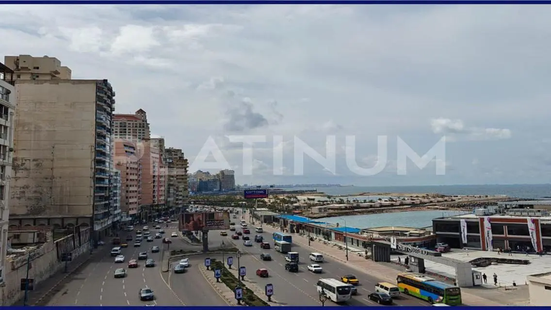 شقة فاخرة بمساحة كبيرة للبيع