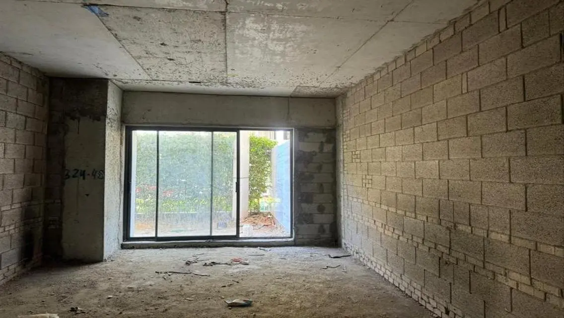 Lake-View Luxury Apartment with Private Garage