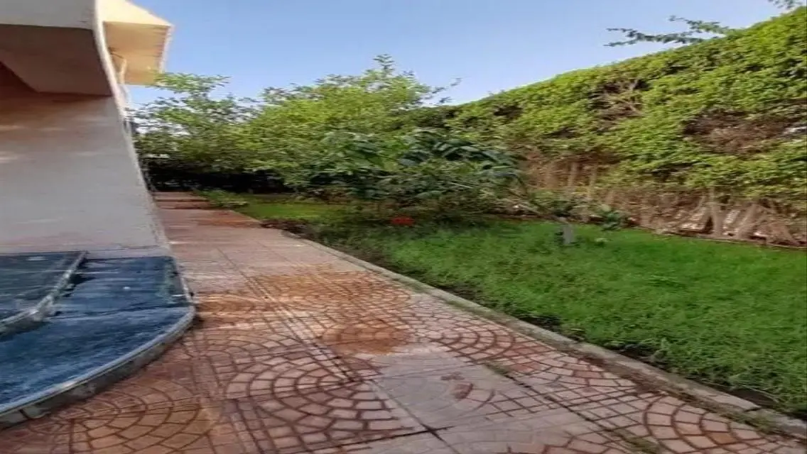 شقة فاخرة بمساحة واسعة للبيع