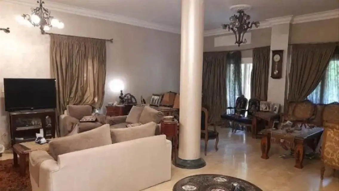 شقة فاخرة بمساحة واسعة للبيع