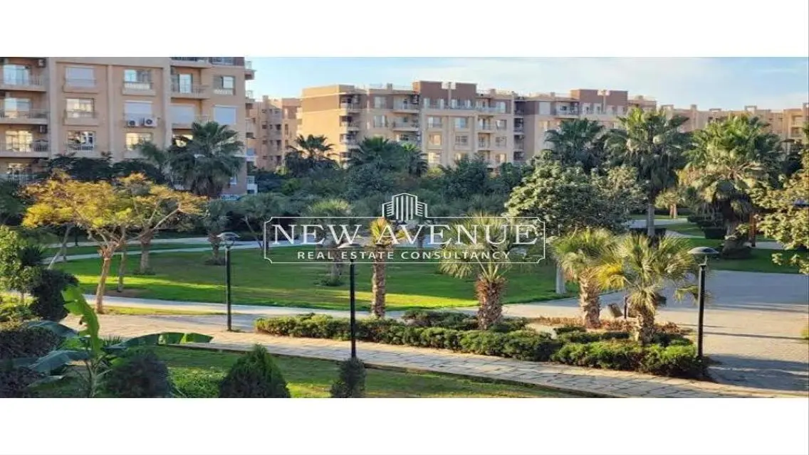 شقة فاخرة بمساحة واسعة مع شرفة وحارس أمن