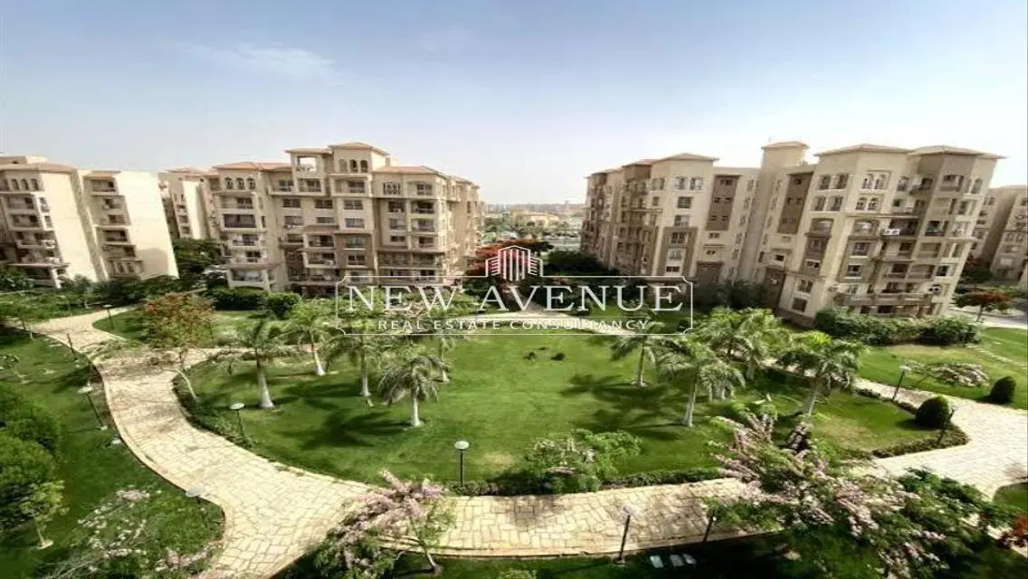 شقة فاخرة بمساحة واسعة مع شرفة وحارس أمن