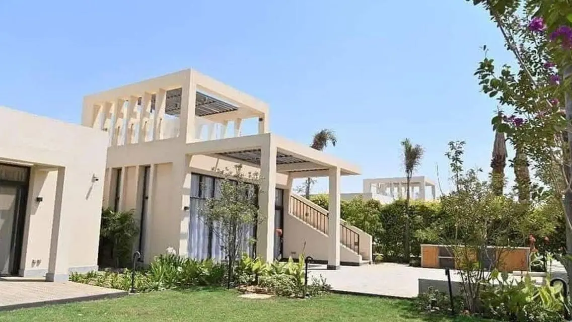 فيلا فاخرة للبيع بجوار بحيرات ومرافق مميزة