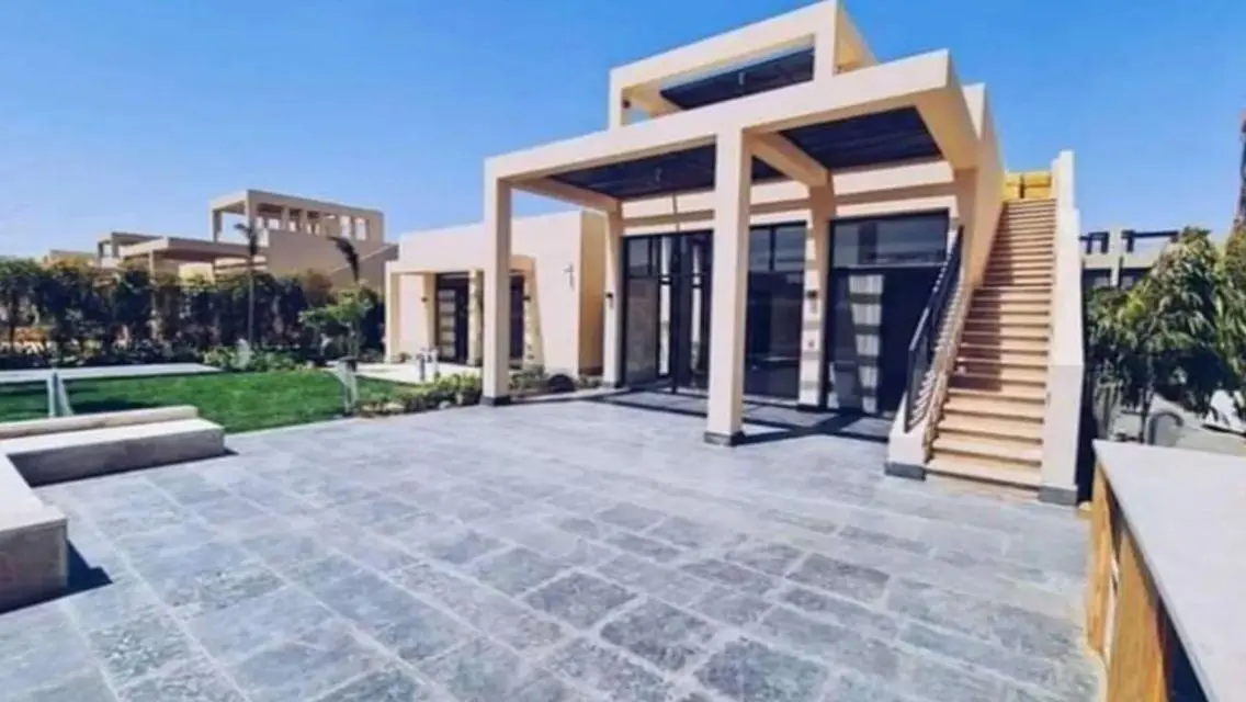 فيلا فاخرة للبيع بجوار بحيرات ومرافق مميزة