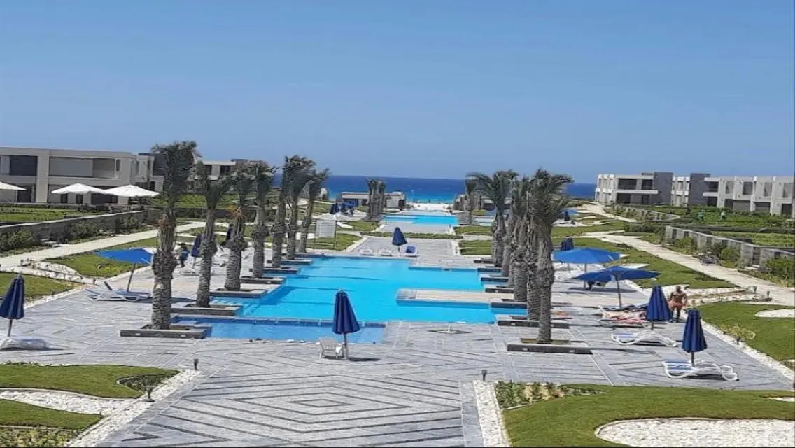 فيلا فاخرة للبيع مع إطلالات خلابة