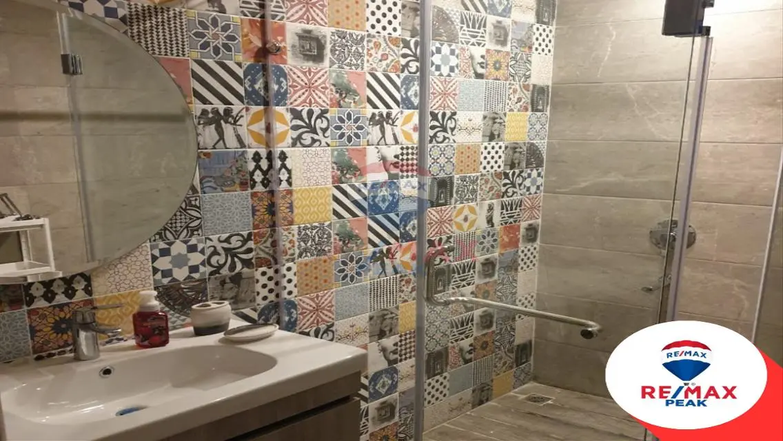 فيلا فاخرة للبيع بتصميم عصري