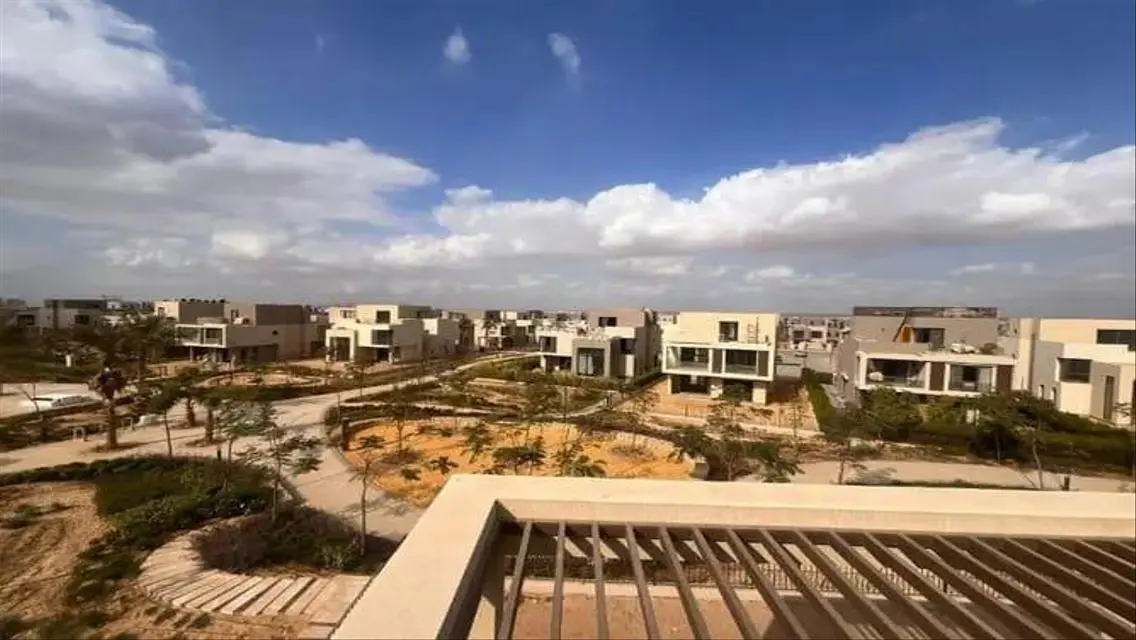 فيلا فاخرة للإيجار في سوديك إيست بـ 4 غرف نوم