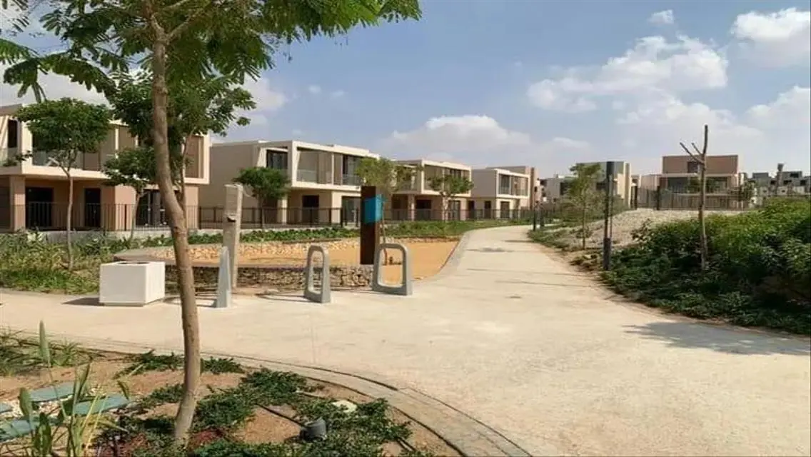 فيلا فاخرة للإيجار في سوديك إيست بـ 4 غرف نوم