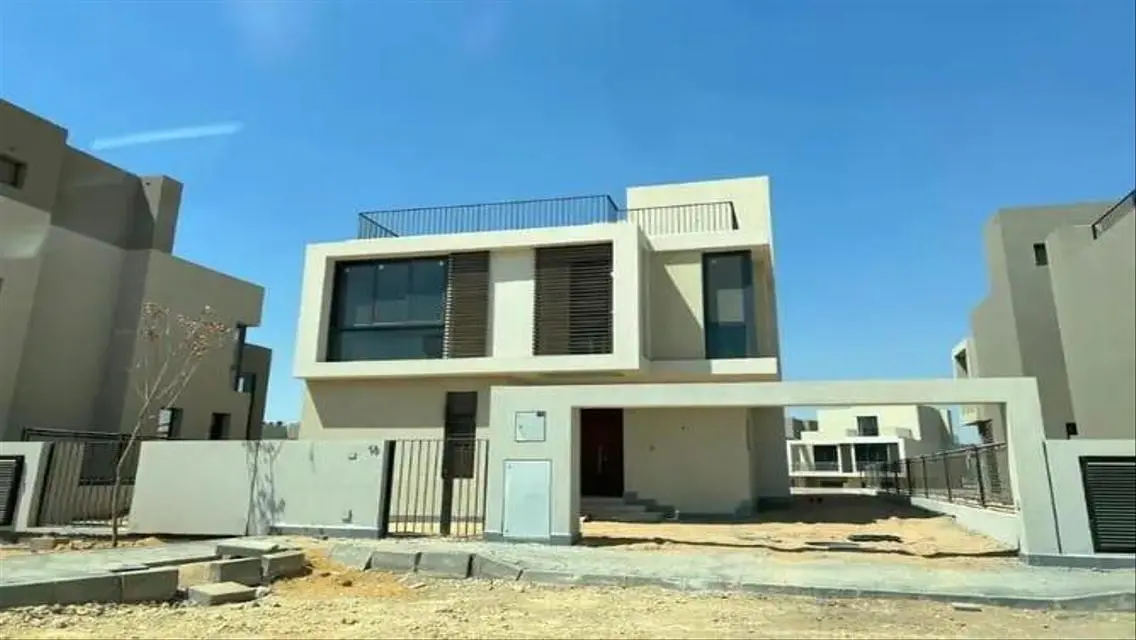 فيلا فاخرة للإيجار في سوديك إيست بـ 4 غرف نوم