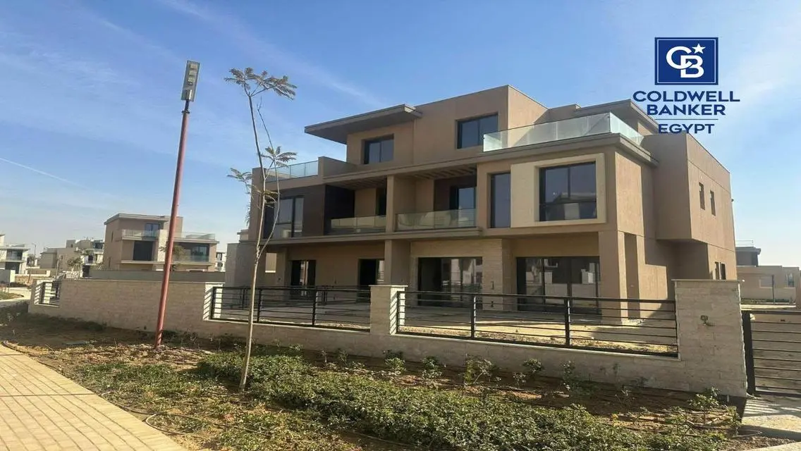 Luxury Villa for Sale with 2030 Sqm Nearby Lakes