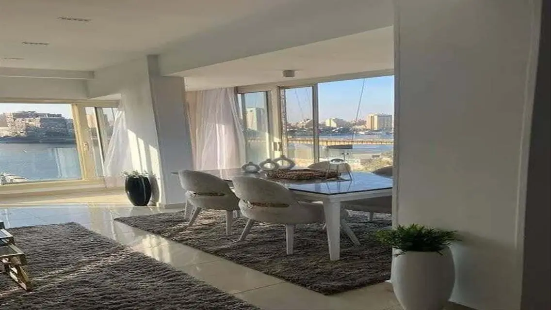 Luxury Villa with Private Pool and Garden in the Heart of the City