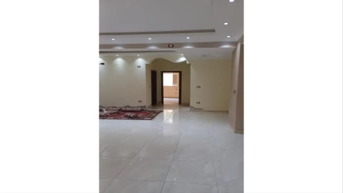 Luxury Apartment Overlooking a Major Landmark