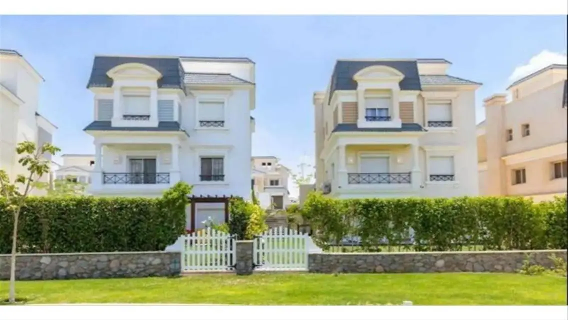 Stunning Mountain-View Villa in iCity