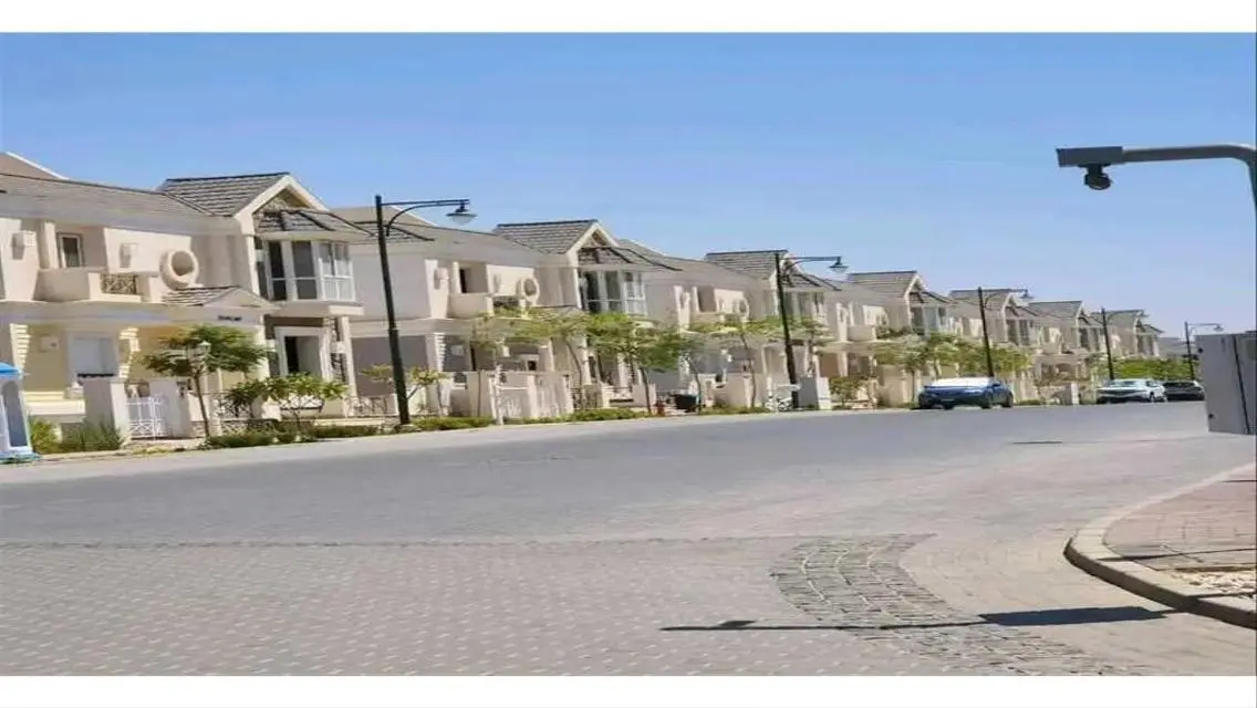 Stunning Mountain-View Villa in iCity