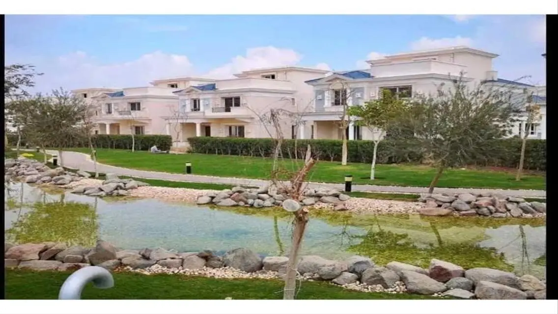 Stunning Mountain-View Villa in iCity