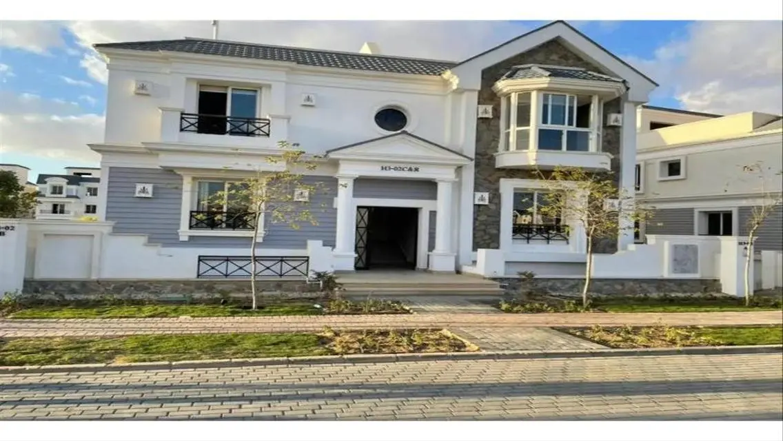 Stunning Mountain-View Villa in iCity