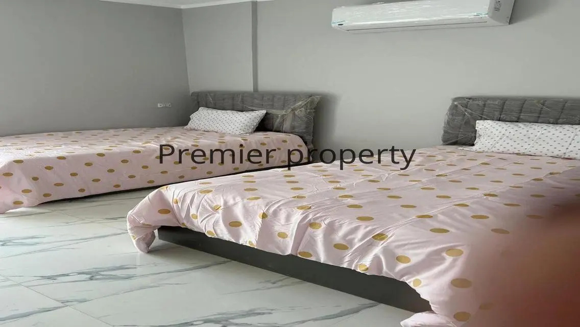 Stunning Lake-View Apartment in a Prime Location