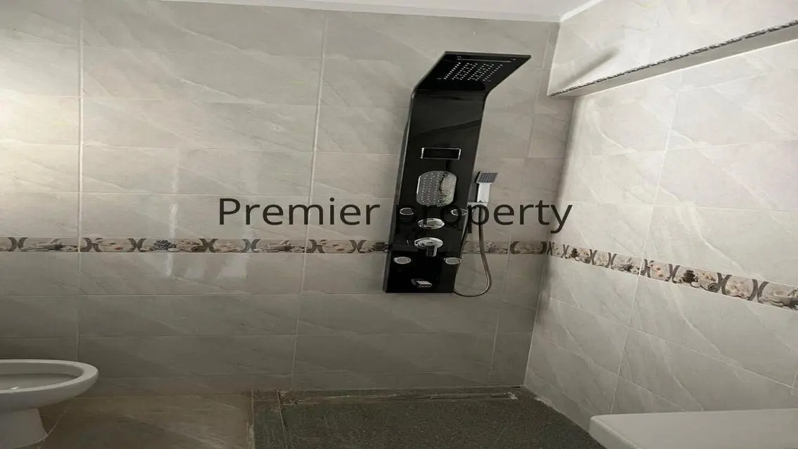 Stunning Lake-View Apartment in a Prime Location