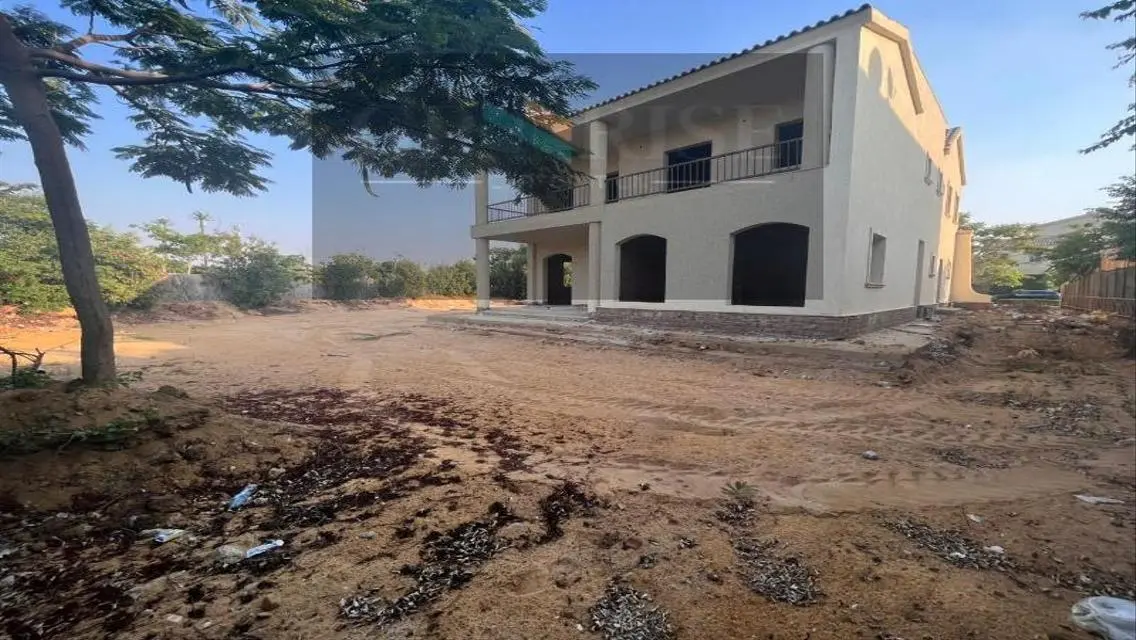Luxury Villa with Private Garden and Pool