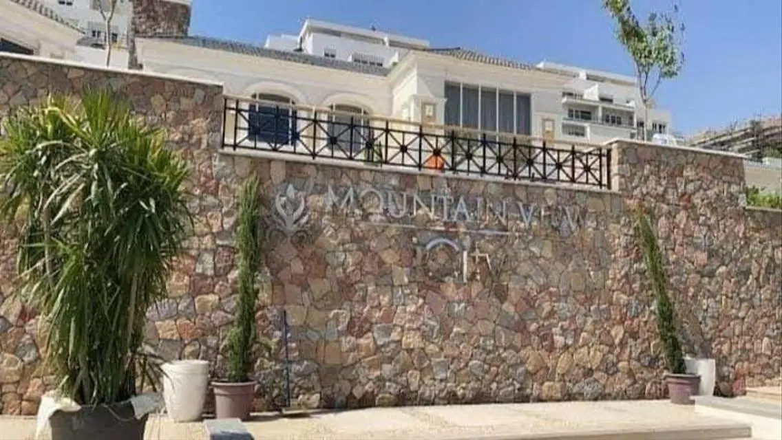Luxury Villa Overlooking the Mountains in City 160