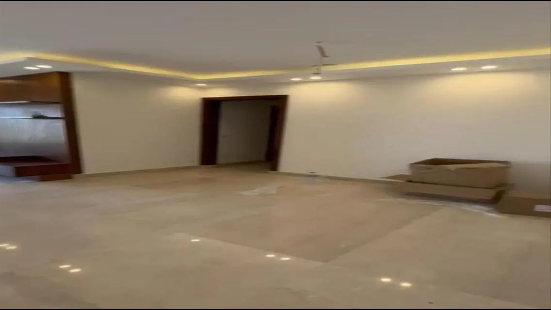منزل فخم بتصميم عصري ومساحة واسعة مع جميع وسائل الراحة