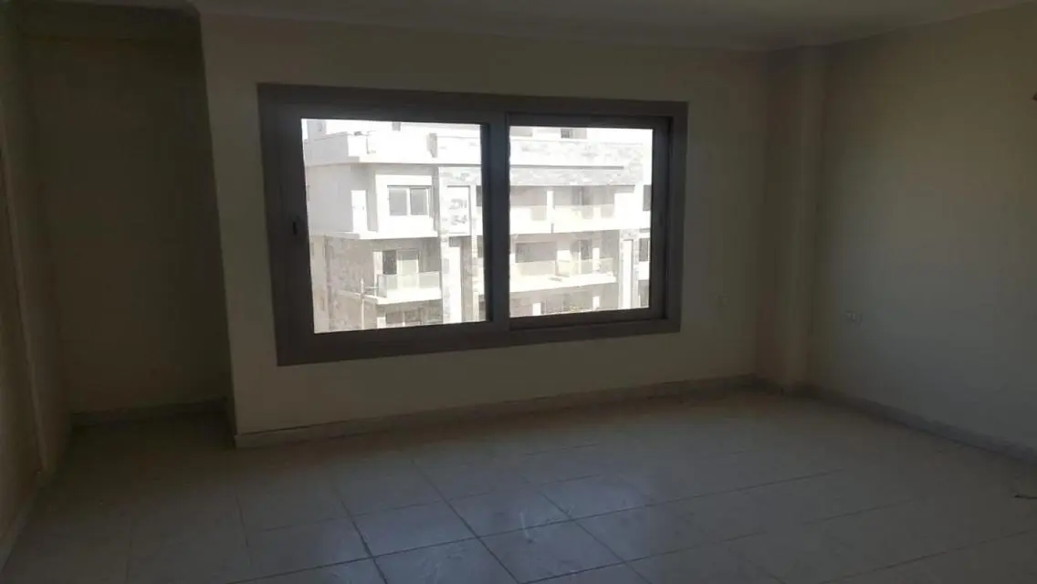 Luxury Apartment for Rent - 3 Bedrooms and Lounge in Prime Location