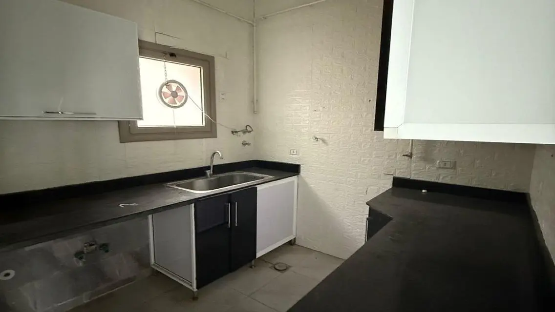Luxury Apartment for Rent - 3 Bedrooms and Lounge in Prime Location