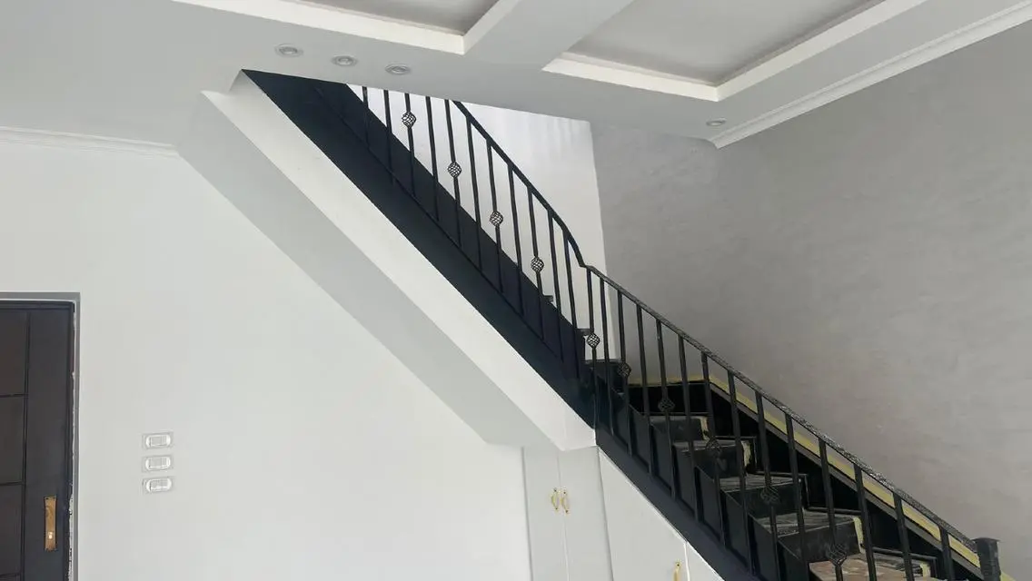 Luxury Apartment for Rent - 3 Bedrooms and Lounge in Prime Location
