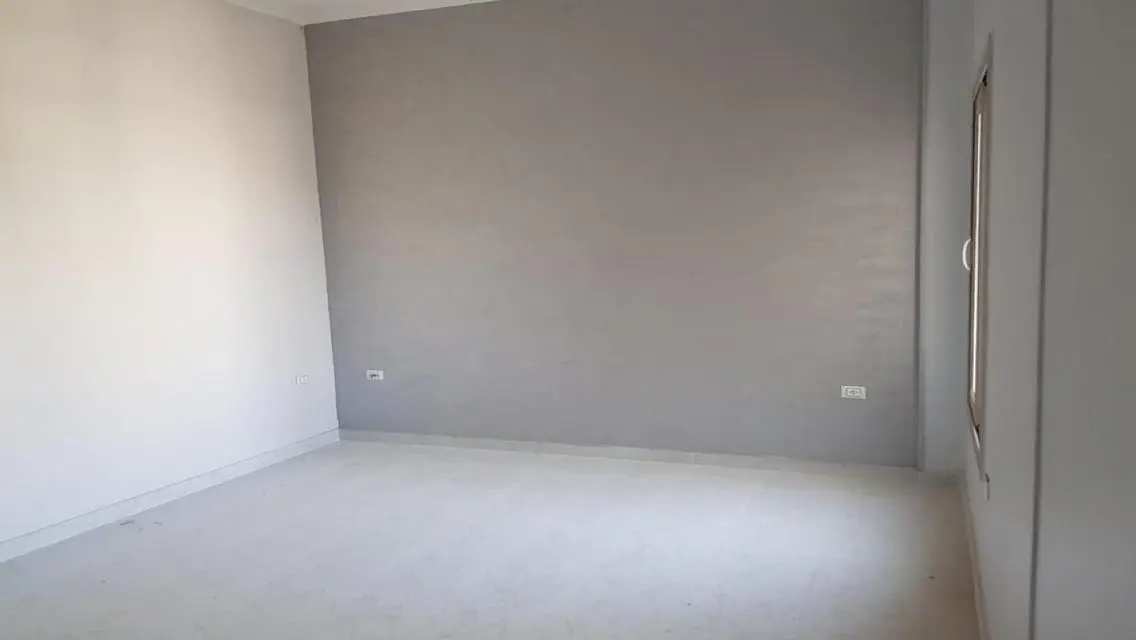 Luxury Apartment for Rent - 3 Bedrooms and Lounge in Prime Location