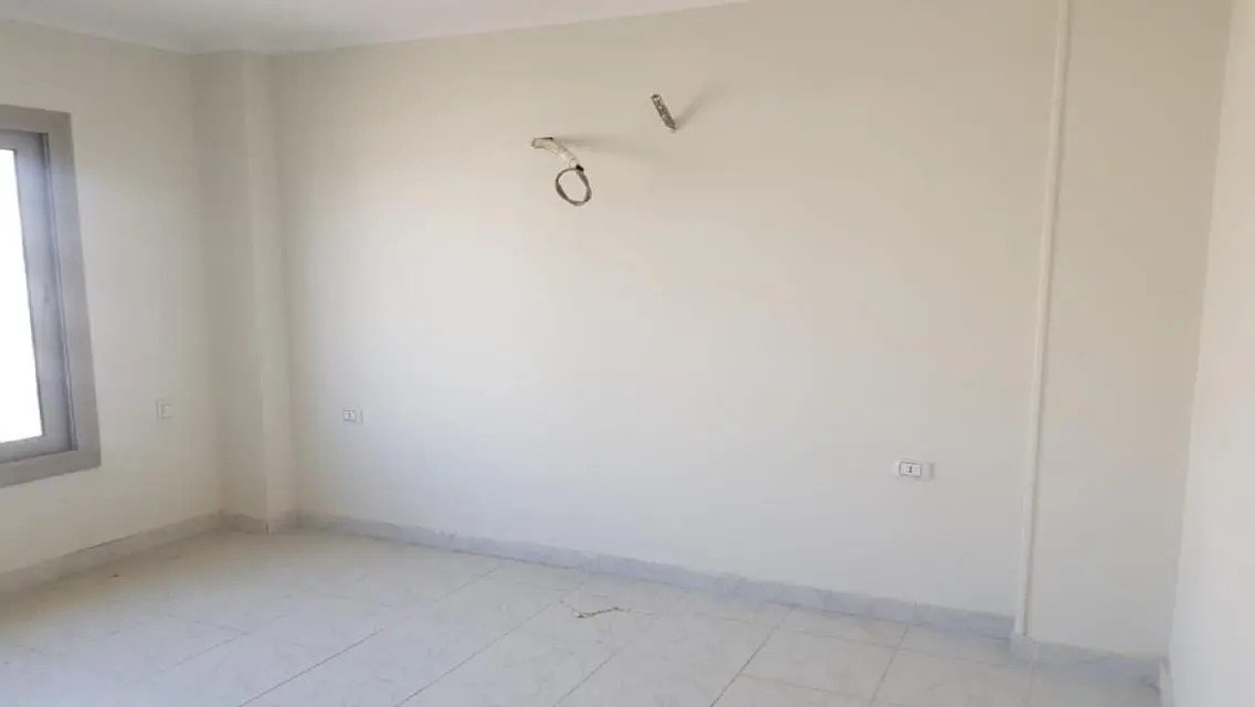 Luxury Apartment for Rent - 3 Bedrooms and Lounge in Prime Location