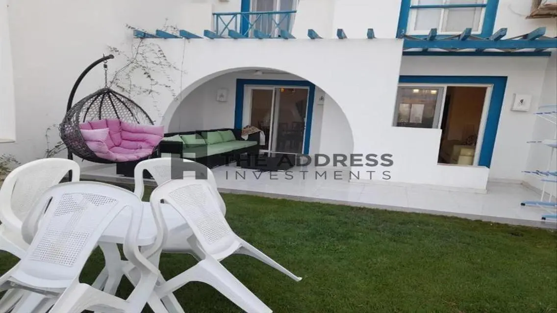 Luxury Lake-View Apartment in the Heart of the City