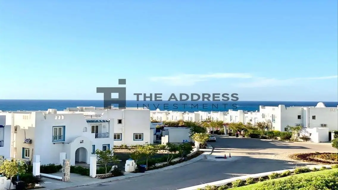 Luxury Lake-View Apartment in the Heart of the City