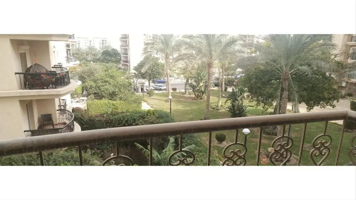 شقة فاخرة للبيع في حي الأحلام