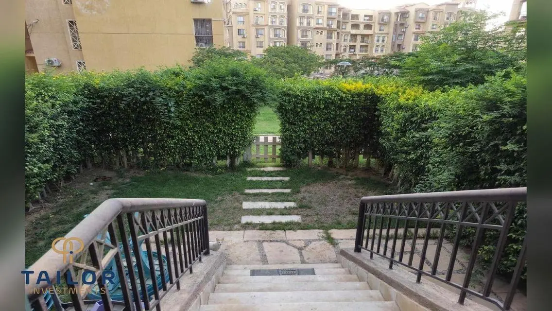 شقة رائعة بمساحة 300 متر في منطقة متميزة