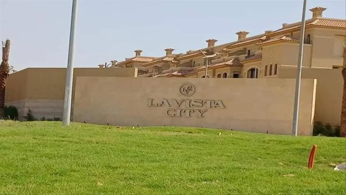 Luxury 4-Bedroom Villa with Private Garden and Pool