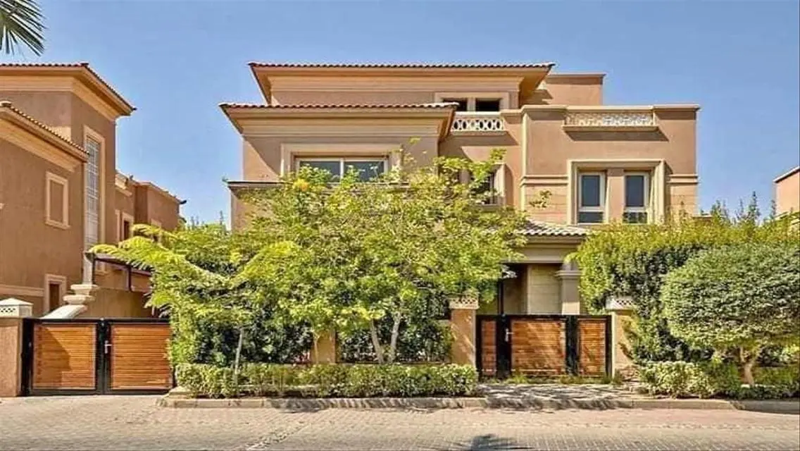 Luxury 4-Bedroom Villa with Private Garden and Pool