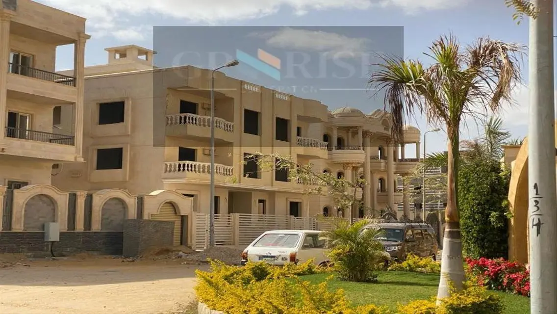 فيلا فاخرة بمساحة واسعة مع مسبح خاص وحديقة