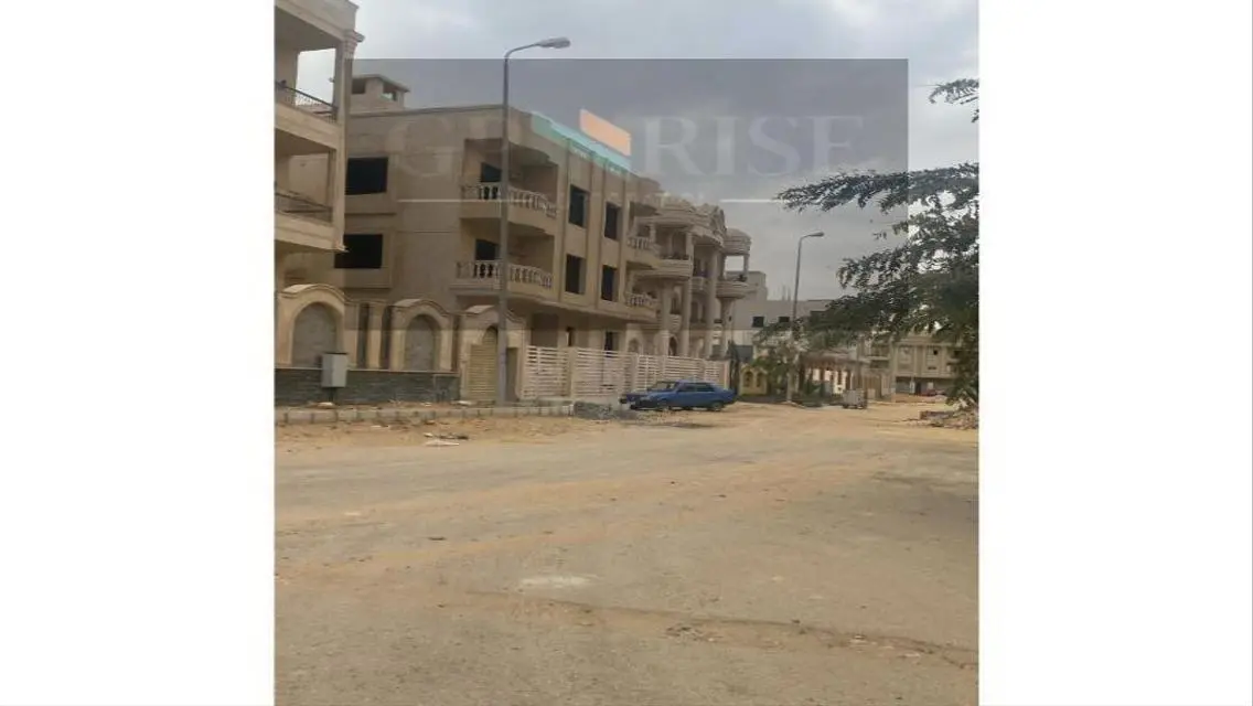 فيلا فاخرة بمساحة واسعة مع مسبح خاص وحديقة