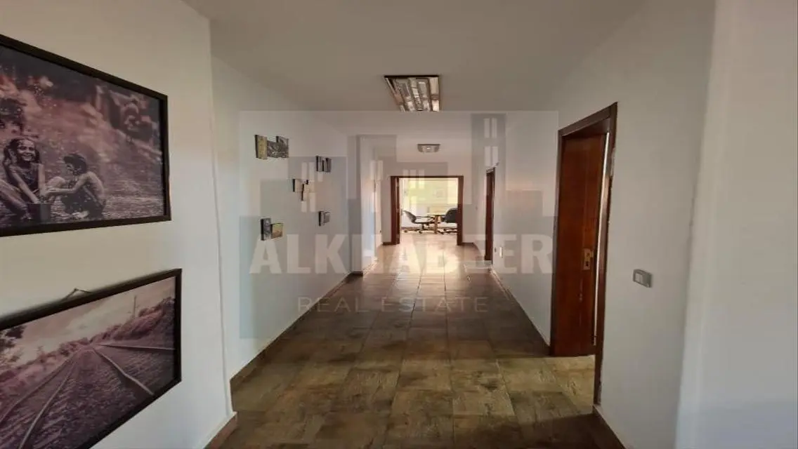 160 sqm Office Space with Meeting Room