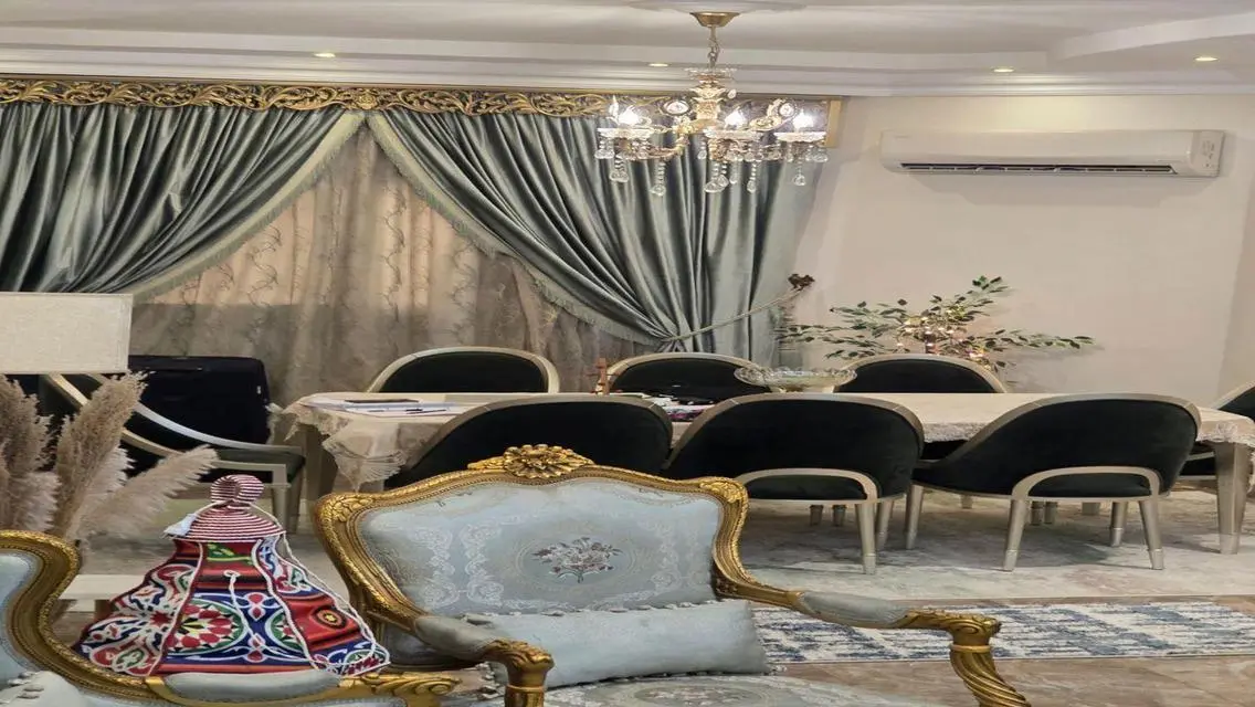 شقة فاخرة بمساحة واسعة للإيجار