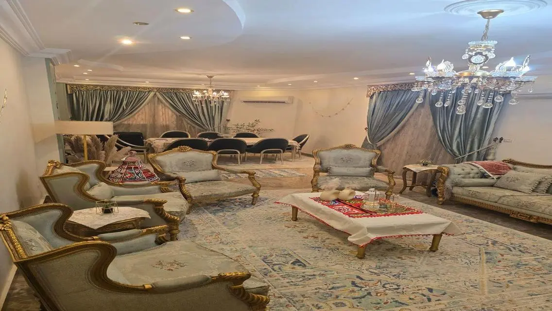 شقة فاخرة بمساحة واسعة للإيجار