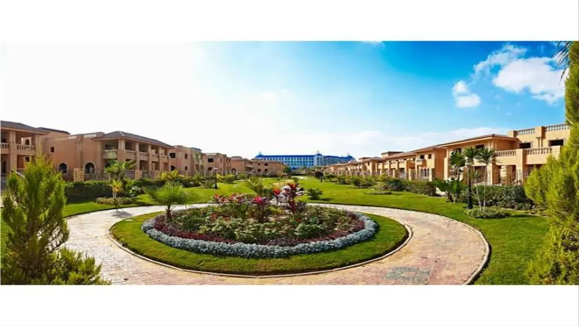 Luxury Villa in Maxim Country Club Compound