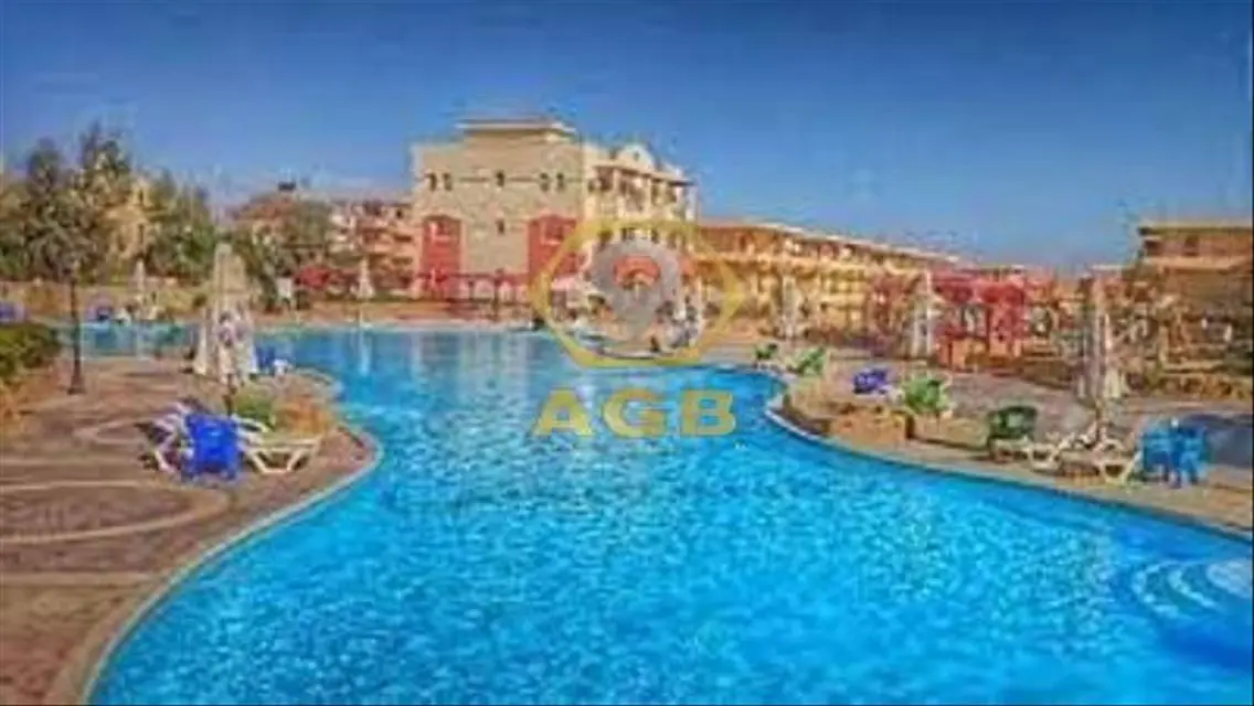 فيلا فاخرة للبيع بمساحة كبيرة وبسعر مغري