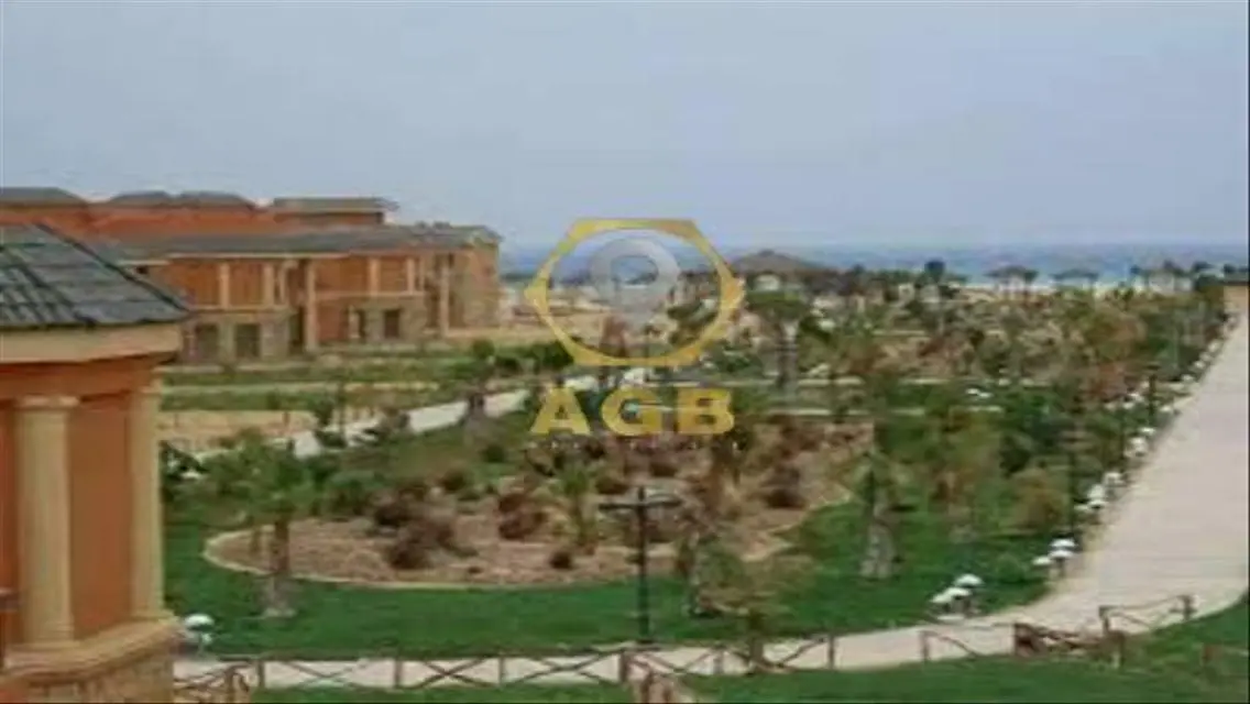 فيلا فاخرة للبيع بمساحة كبيرة وبسعر مغري